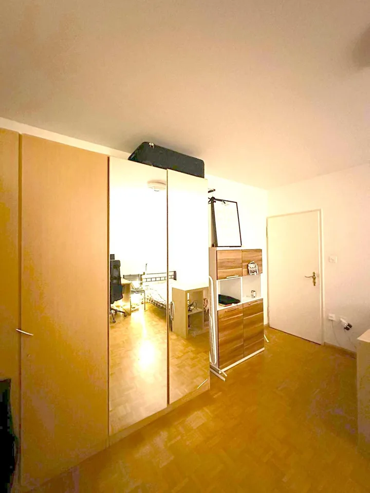 Spacious Room with Balcony in Grossbasel (Furnished)