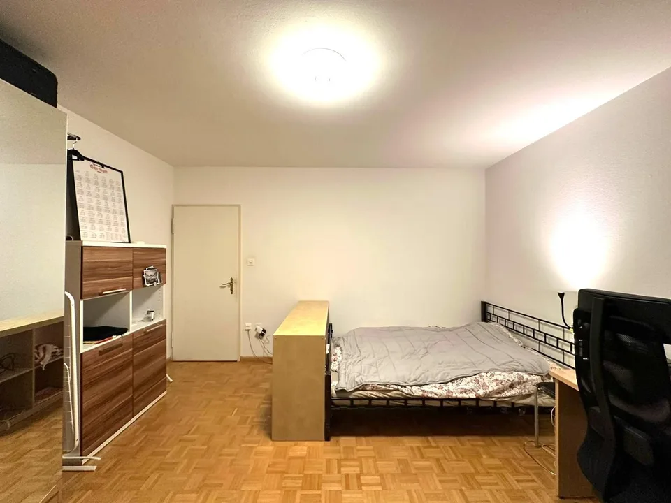 Spacious Room with Balcony in Grossbasel (Furnished)