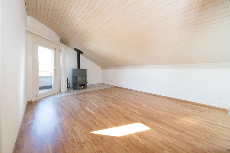Attraktive 2.5 Zimmer-Dachwohnung in Bottmingen