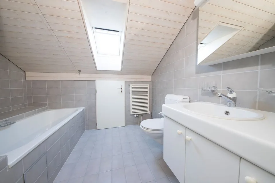 Attraktive 2.5 Zimmer-Dachwohnung in Bottmingen