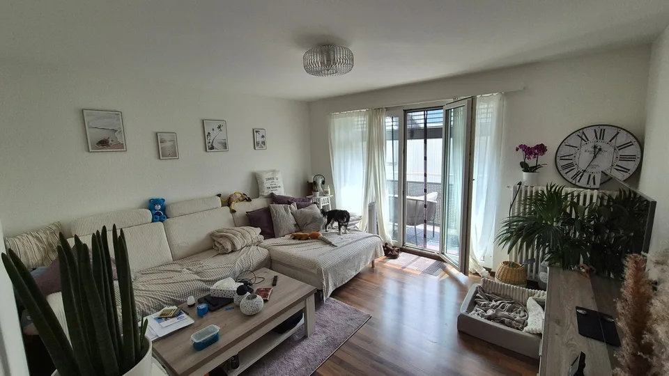 3,5-Zimmer-Wohnung mit Balkon
Schöne 3,5-Zimmer-Wohnung mit Balkon und guter Lage
