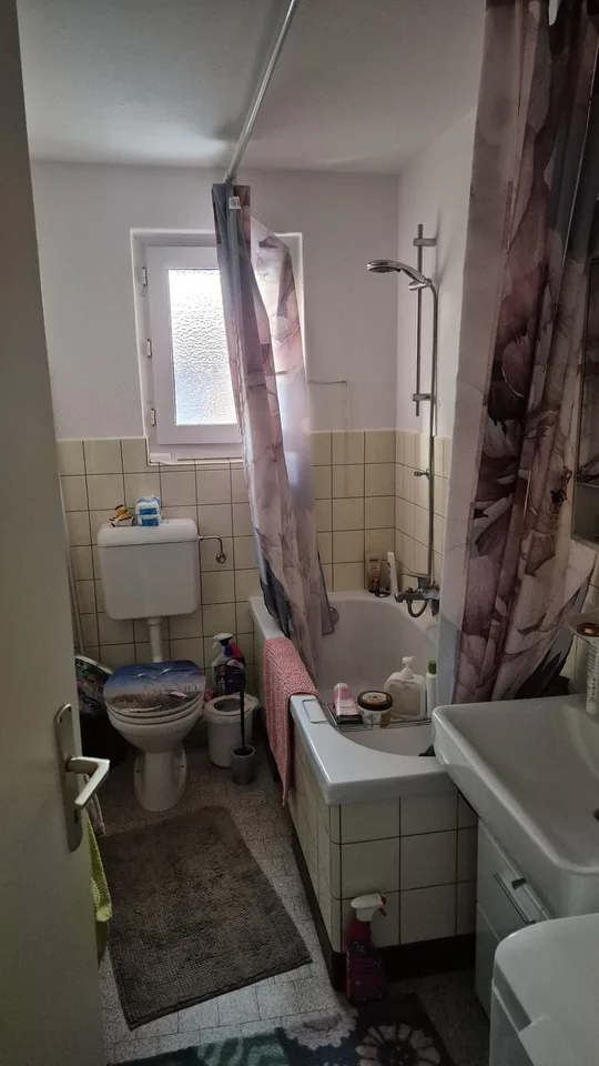 3,5-Zimmer-Wohnung mit Balkon
Schöne 3,5-Zimmer-Wohnung mit Balkon und guter Lage