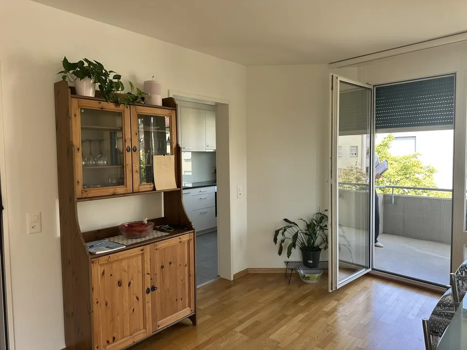 Helle 4-Zimmerwohnung mit Balkon im 4. Stock