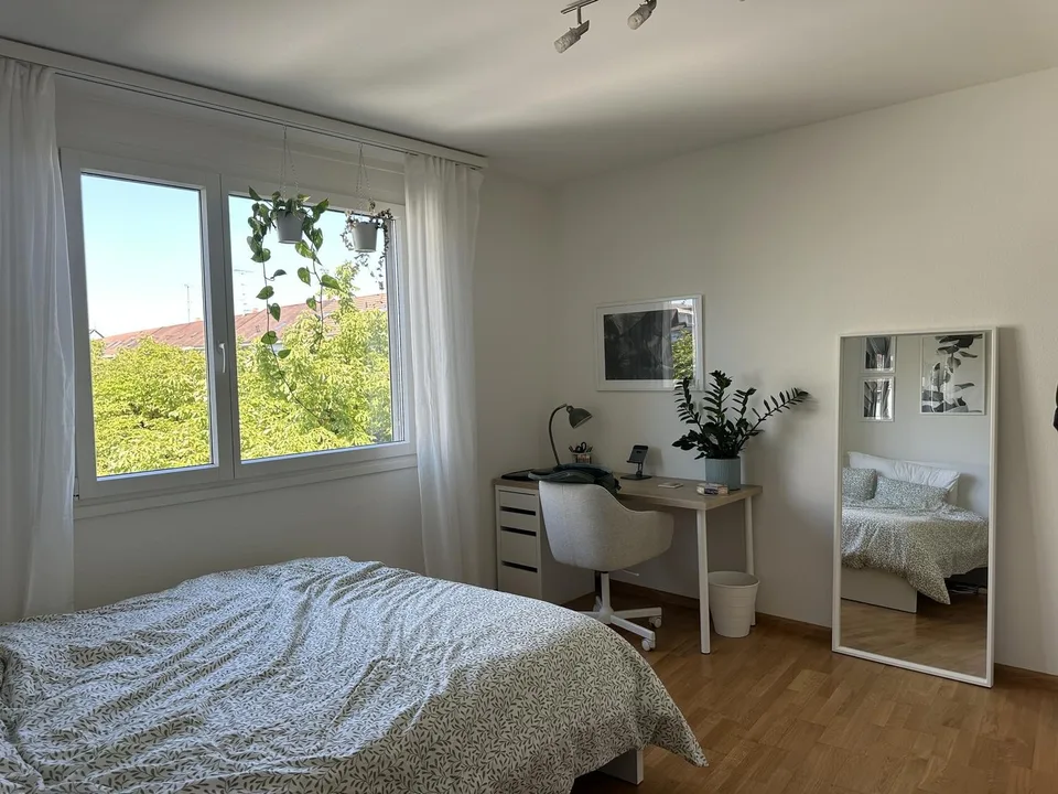 Helle 4-Zimmerwohnung mit Balkon im 4. Stock