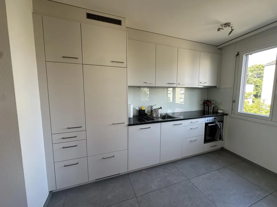 Helle 4-Zimmerwohnung mit Balkon im 4. Stock
