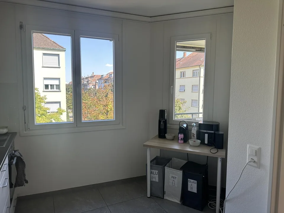 Helle 4-Zimmerwohnung mit Balkon im 4. Stock