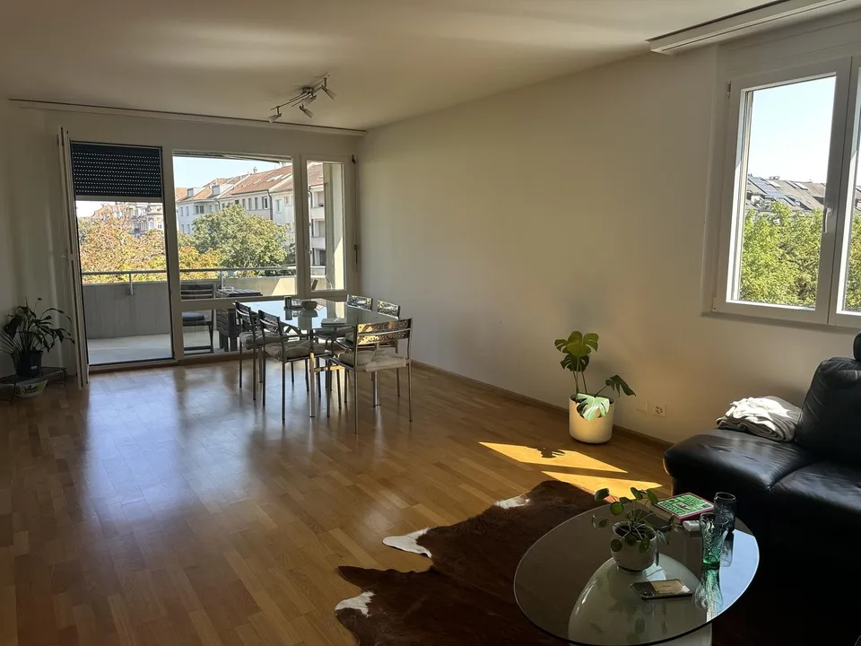 Helle 4-Zimmerwohnung mit Balkon im 4. Stock