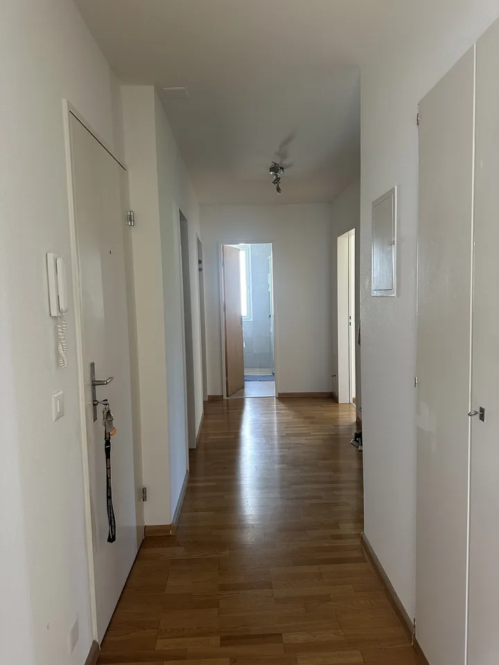 Helle 4-Zimmerwohnung mit Balkon im 4. Stock