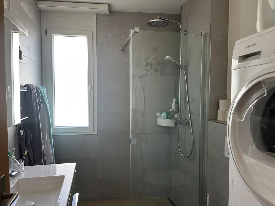 Helle 4-Zimmerwohnung mit Balkon im 4. Stock