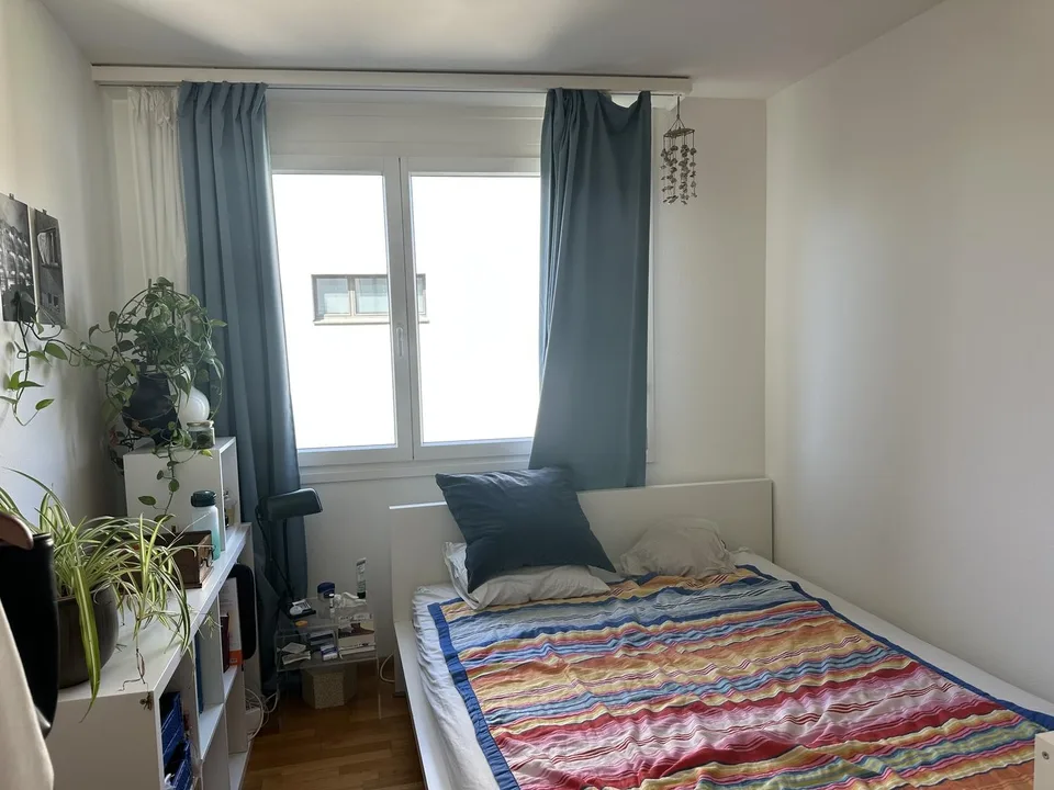Helle 4-Zimmerwohnung mit Balkon im 4. Stock