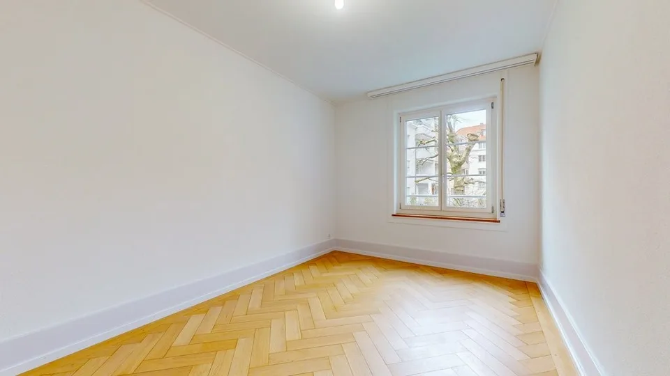 Totalsanierte 3.5-Zimmerwohnung mit eigenem Garten in der Länggasse!