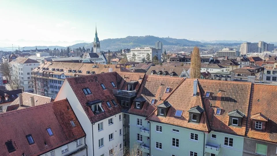 Totalsanierte 3.5-Zimmerwohnung mit eigenem Garten in der Länggasse!