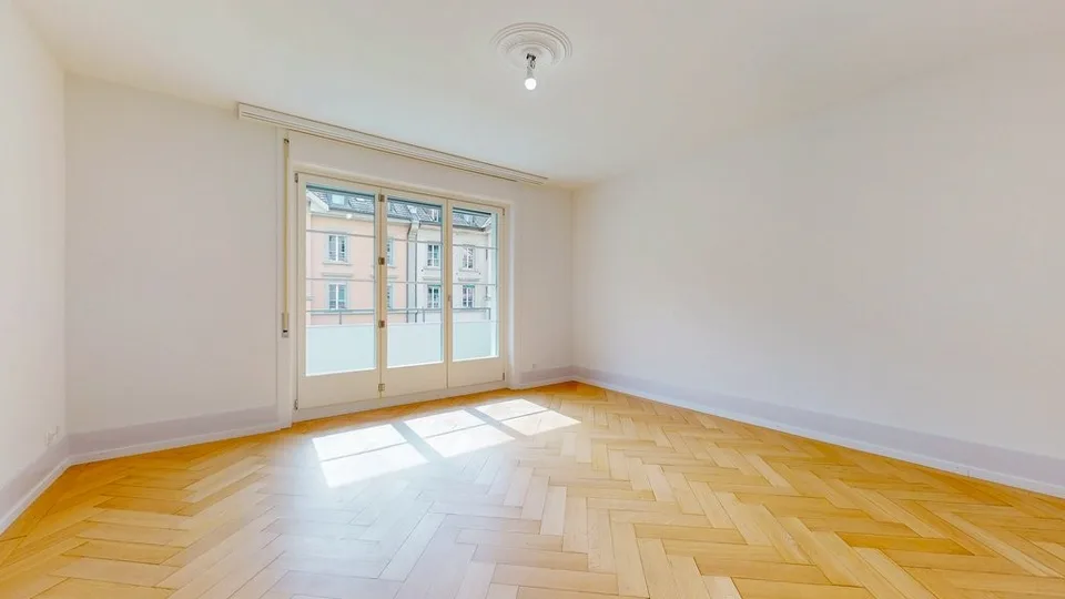 Totalsanierte 3.5-Zimmerwohnung mit eigenem Garten in der Länggasse!