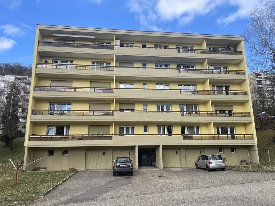 JOLI LOGEMENT DE 2 PIECES AVEC BALCON