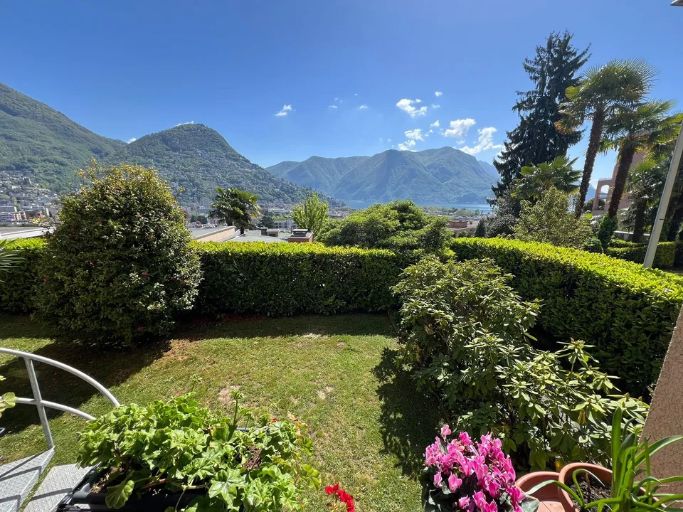camera in appartamento con giardino
