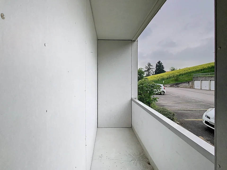 Lumineux logement traversant avec vue imprenable et deux balcons !