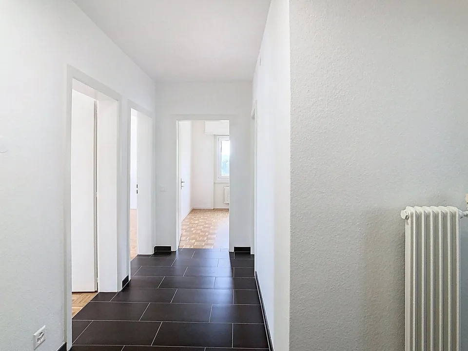 Lumineux logement traversant avec vue imprenable et deux balcons !