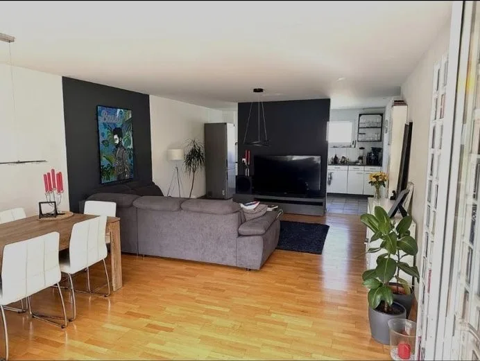 Helle 3.5-Zimmer-Wohnung mit 99 m² und Balkon in Dübendorf