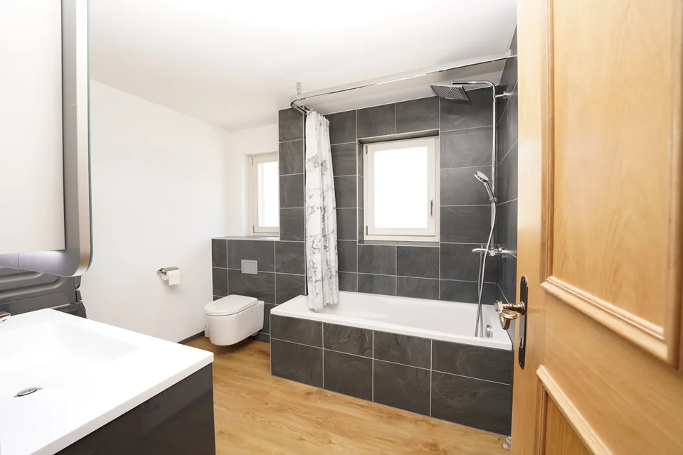 Grosszügige 4.5-Zimmerwohnung mit 114 m² und zwei Balkonen in Gampel