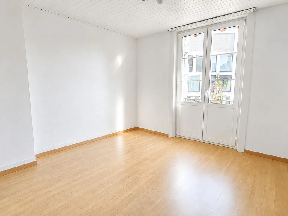 Heller Praxis-/Büroraum 12.3 m² direkt beim Bahnhof Thun