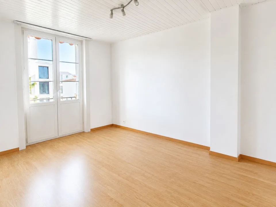 Heller Praxis-/Büroraum 12.3 m² direkt beim Bahnhof Thun