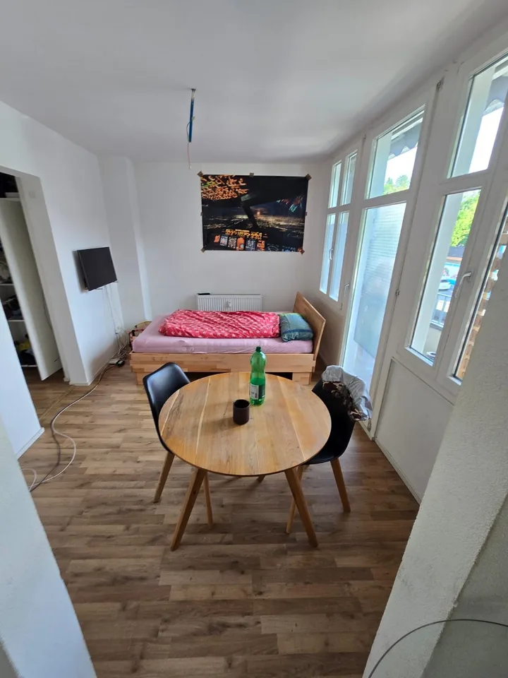 Kleine 1 Zimmer Wohnung mit Balkon und Stellplatz