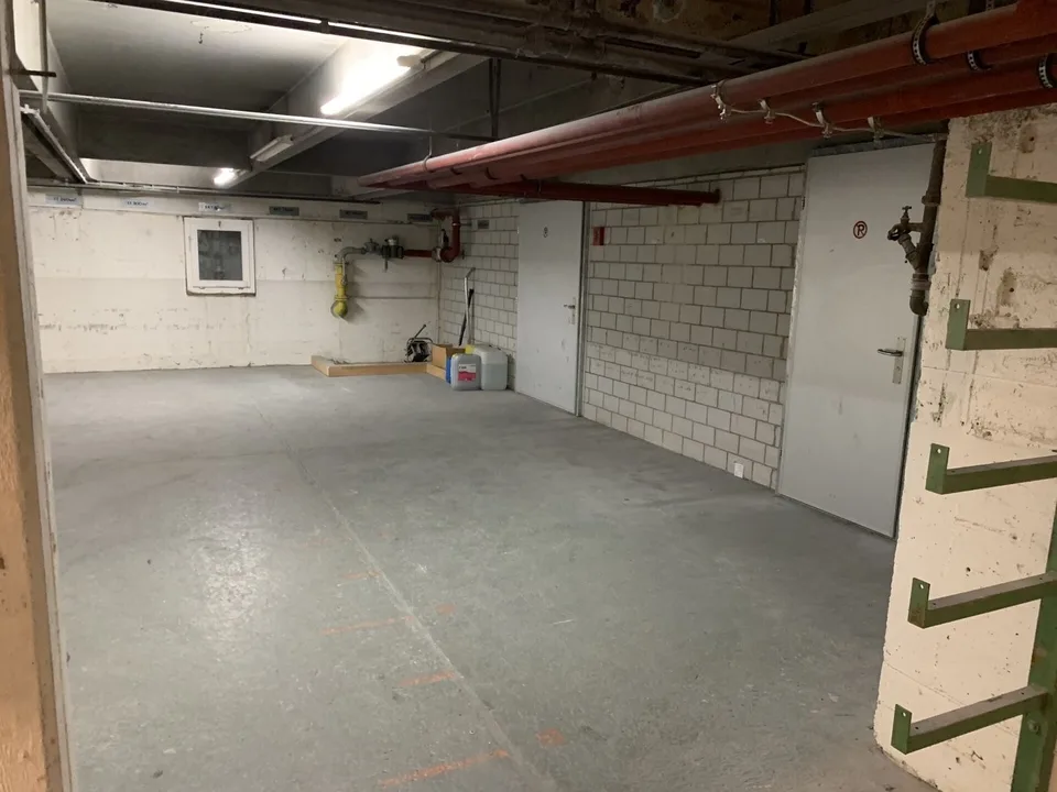 Lager- und Logistikfläche mit Hallenkran und Warenannahme in Villmergen