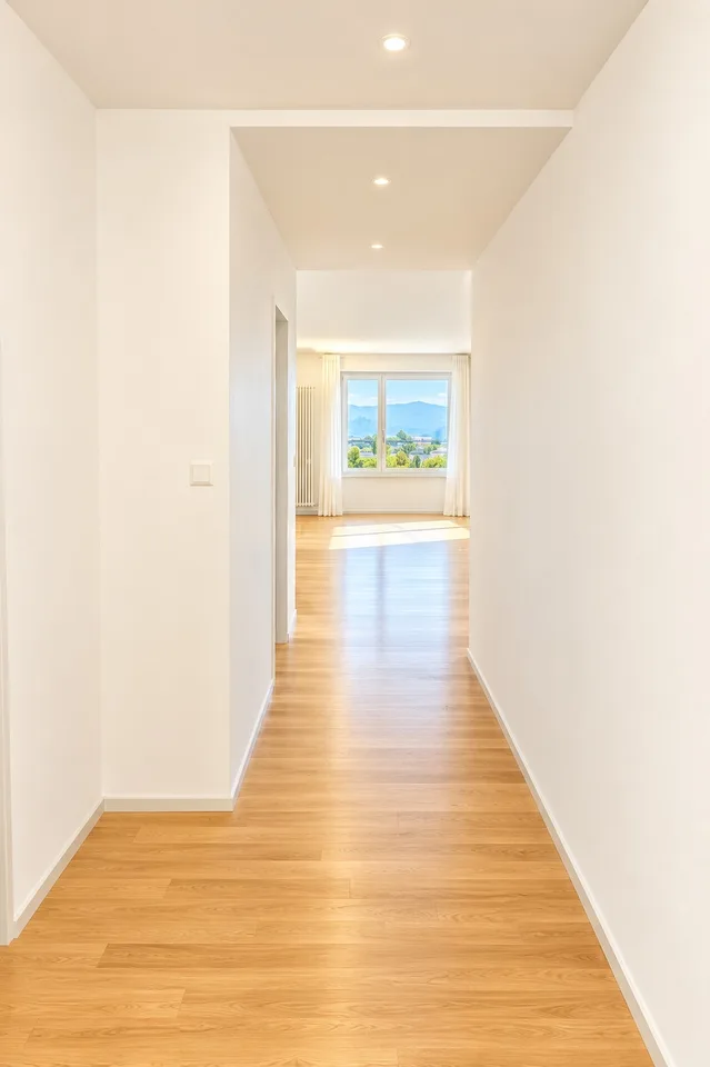 Helle 3.5-Zimmer-Wohnung mit Balkon in Oetwil am See