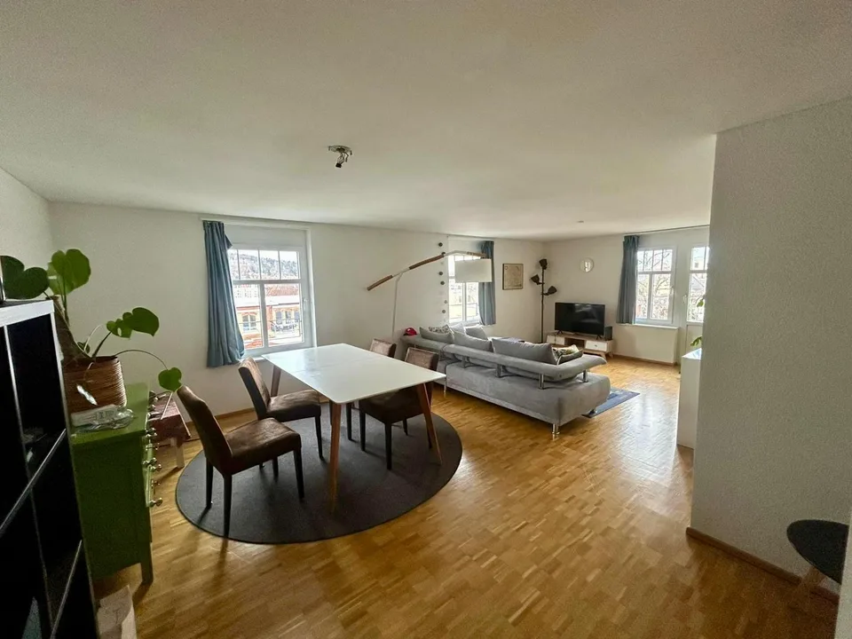 Gemütliches Zimmer in grosszügiger WG direkt am Bahnhof St. Fiden
