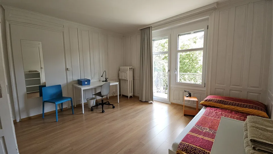 Gemütliches, möbliertes WG-Zimmer mit Balkon