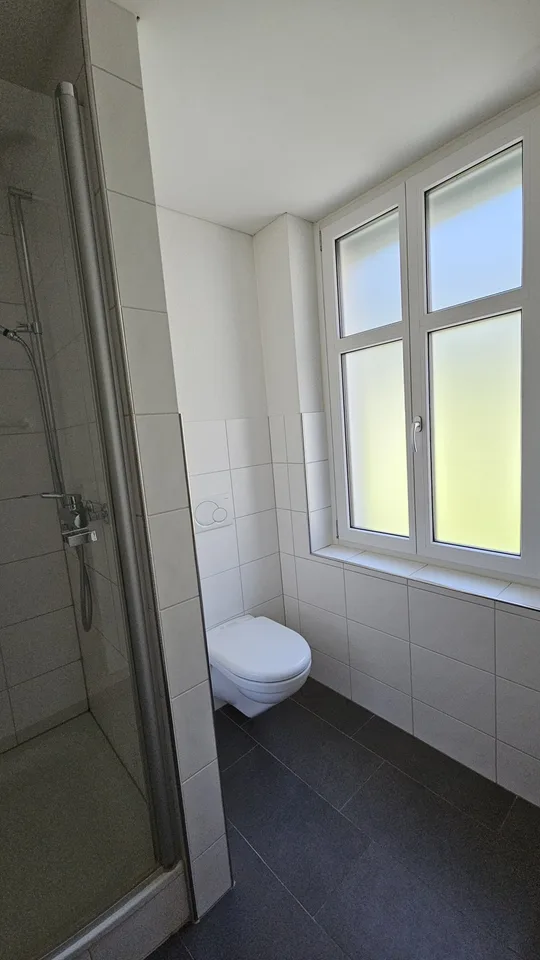 Gemütliches, möbliertes WG-Zimmer mit Balkon