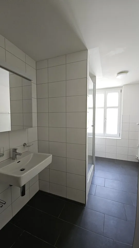Grosses, helles WG-Zimmer mit Balkon