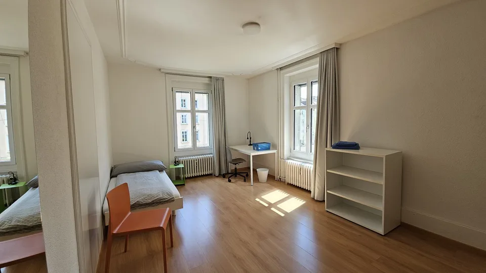 Grosses, helles WG-Zimmer an zentraler Lage
