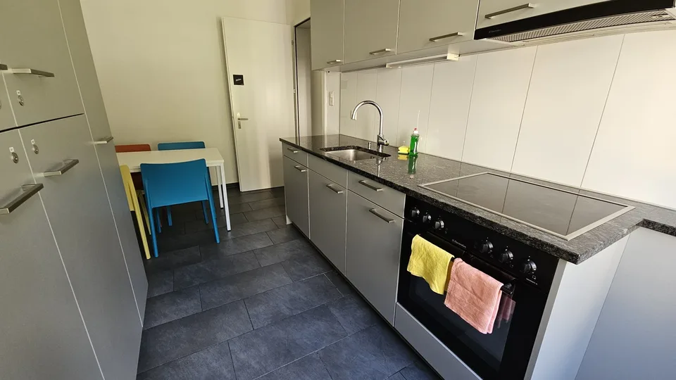 Grosses, helles WG-Zimmer an zentraler Lage