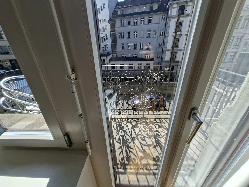 Möbliertes, helles WG-Zimmer mit Balkon - zentral, modern und alles inklusive, 1.OG Zimmer Nr. 1