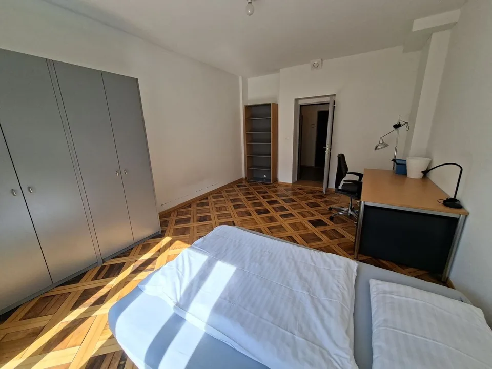 Möbliertes, helles WG-Zimmer mit Balkon - zentral, modern und alles inklusive, 1.OG Zimmer Nr. 1