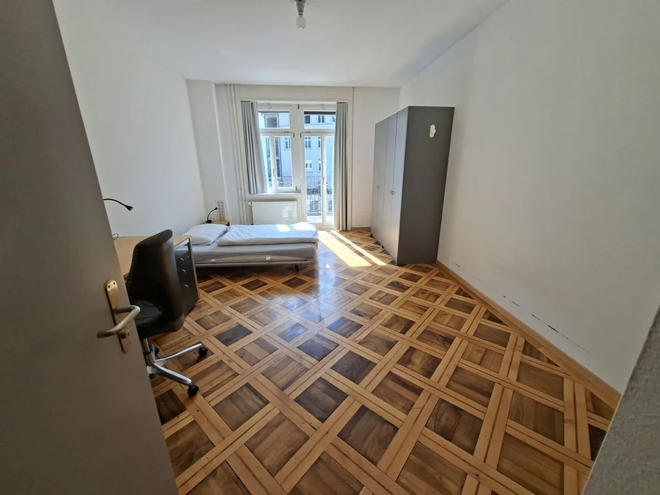 Möbliertes, helles WG-Zimmer mit Balkon - zentral, modern und alles inklusive, 1.OG Zimmer Nr. 1