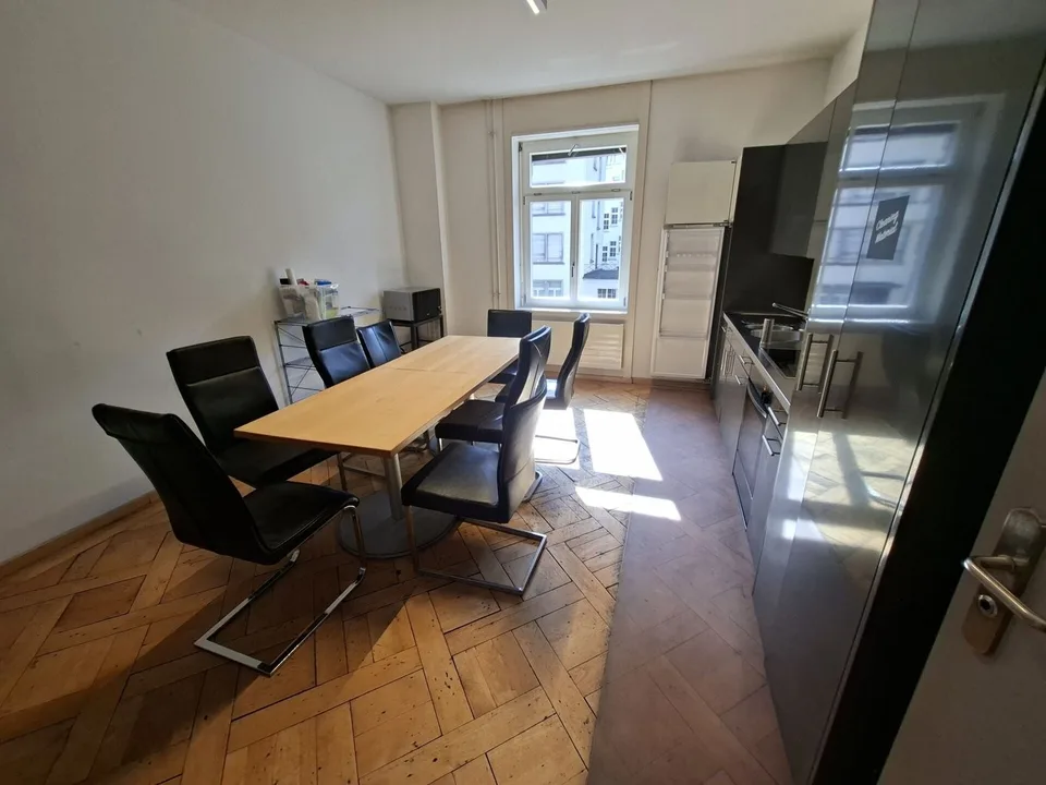 Möbliertes, helles WG-Zimmer mit Balkon - zentral, modern und alles inklusive, 1.OG Zimmer Nr. 1