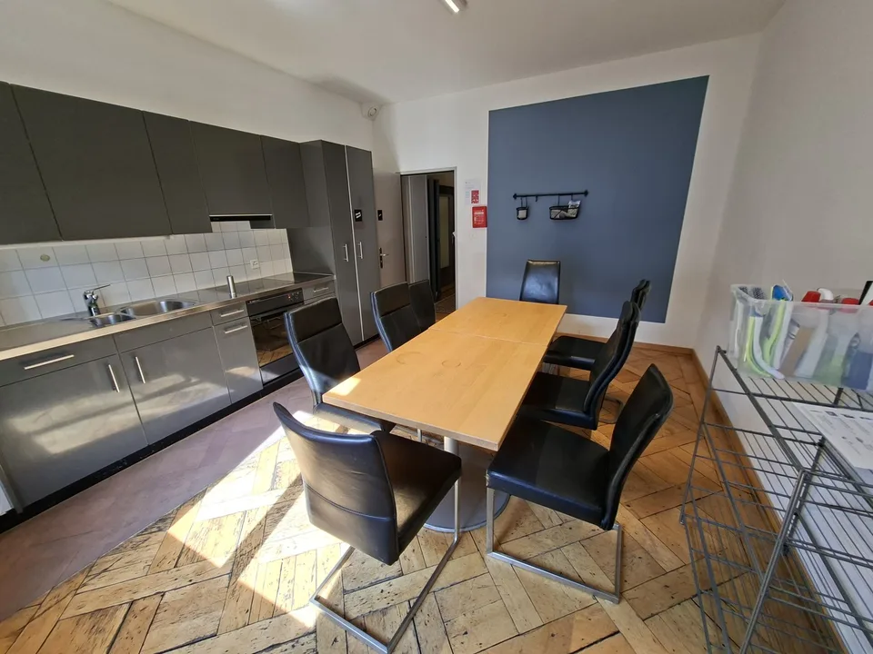 Möbliertes, grosses WG-Zimmer - Zentral, modern und alles inklusive