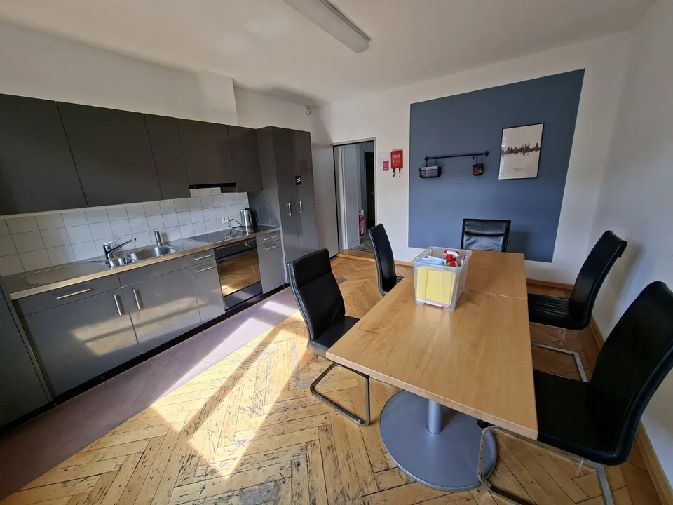 Grosszügiges, modernes WG-Zimmer an zentraler Lage
