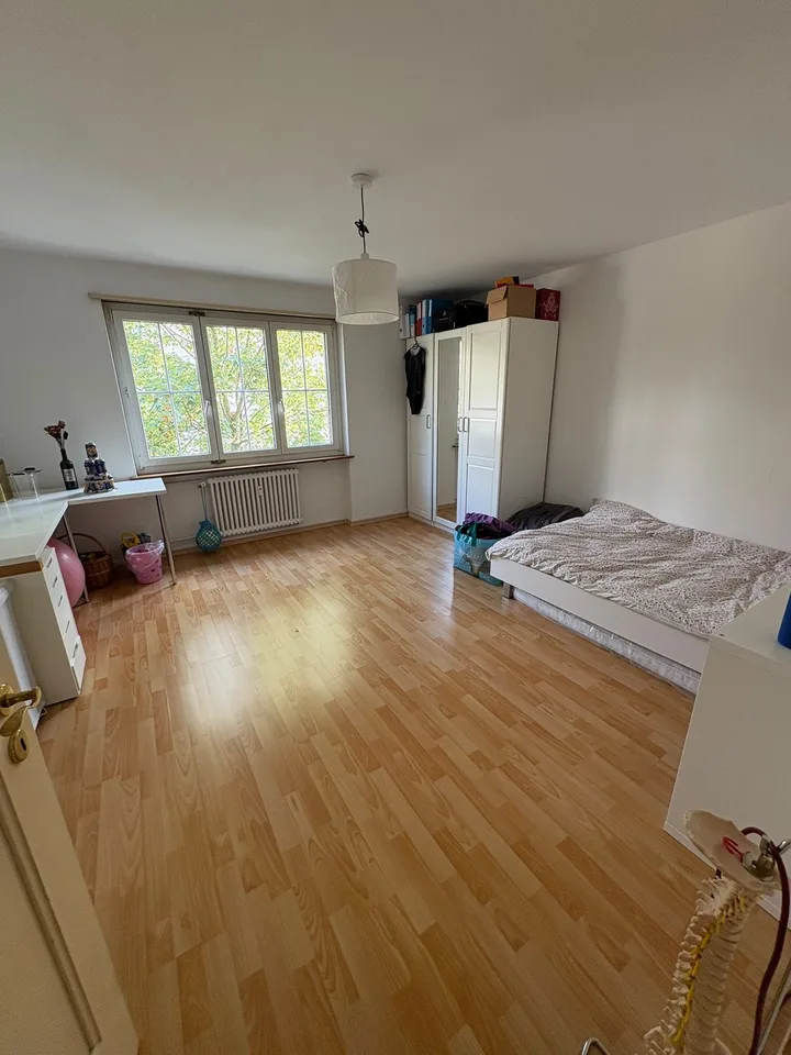 Grosszügiges 20 m² Zimmer in zentraler Lage in Uster