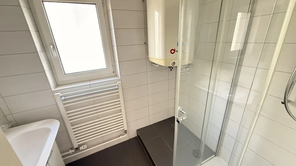 Helles Zimmer in renovierter 3er-WG in Zürich