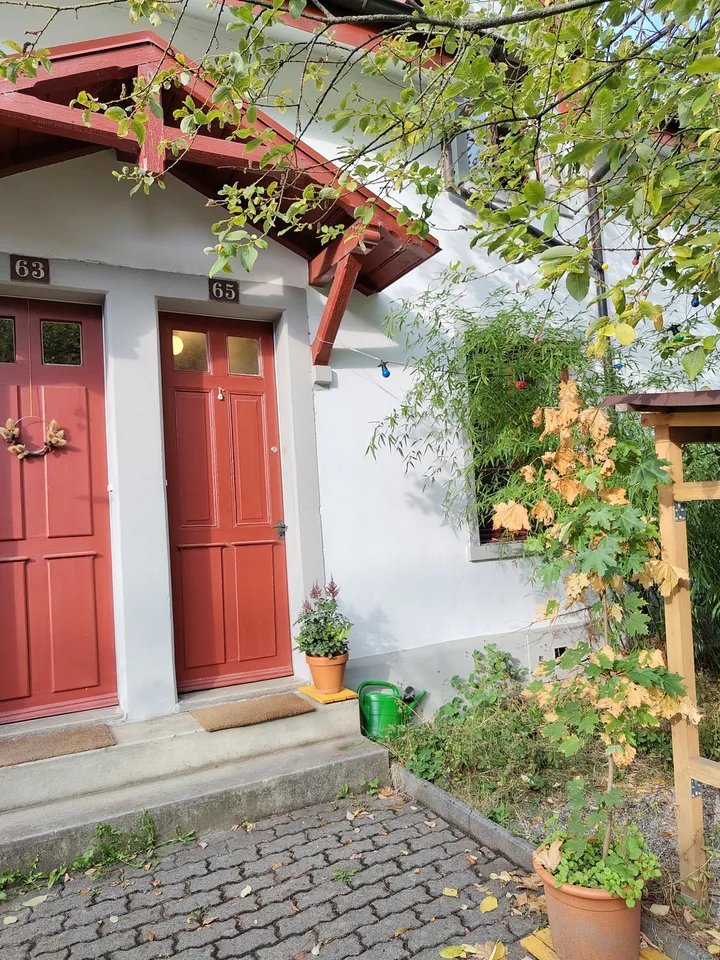 Häuschen mit Gartenparadies (befristet, möbliert 1.10 - 31.10.2026)