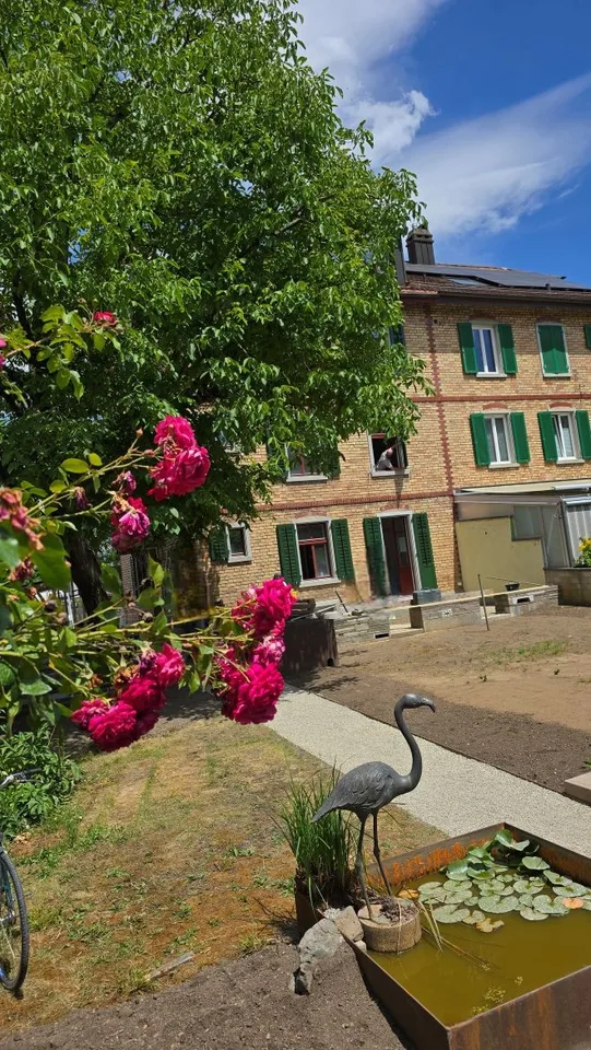 Grosszügiges WG-Zimmer im Backsteinhaus mit Garten