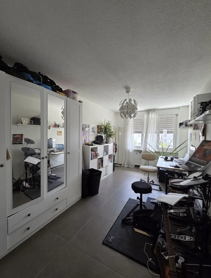 Zimmer frei in neuer 3er-WG ab 01.10. 🏡