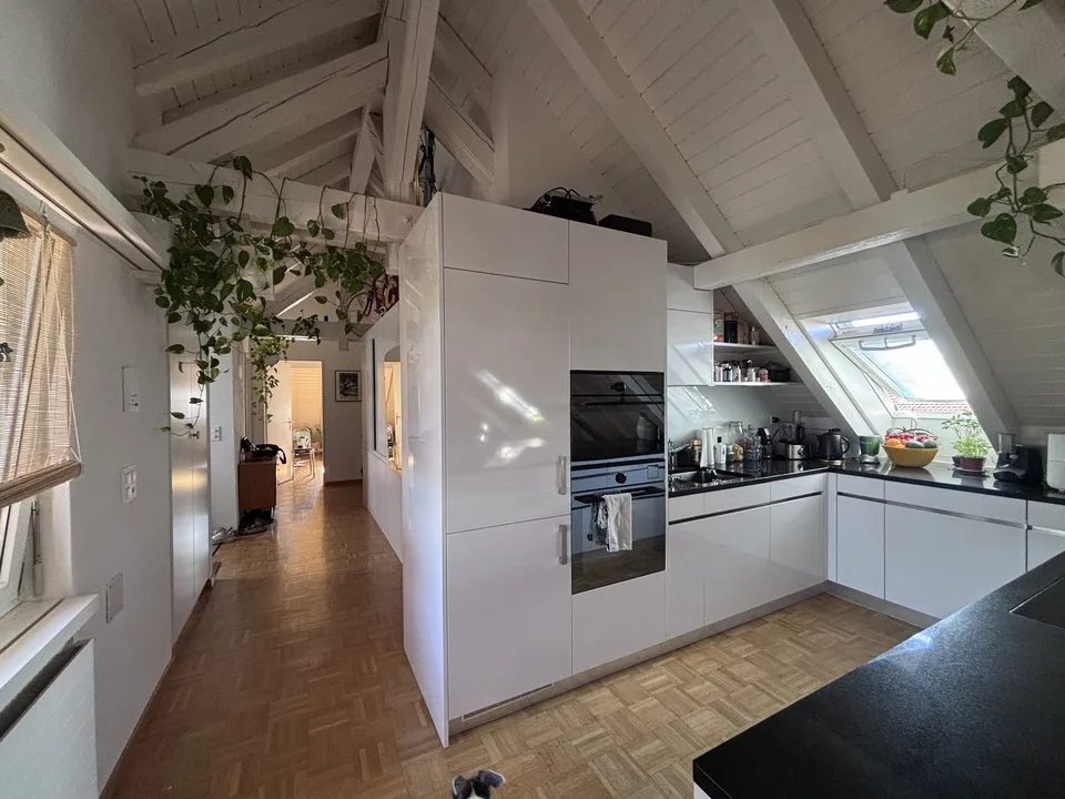 TEMPORÄR: Moderne, voll ausgestattete 3.5-Zimmer-Wohnung mit grosser Terrasse in Zürich Wiedikon (befristet)