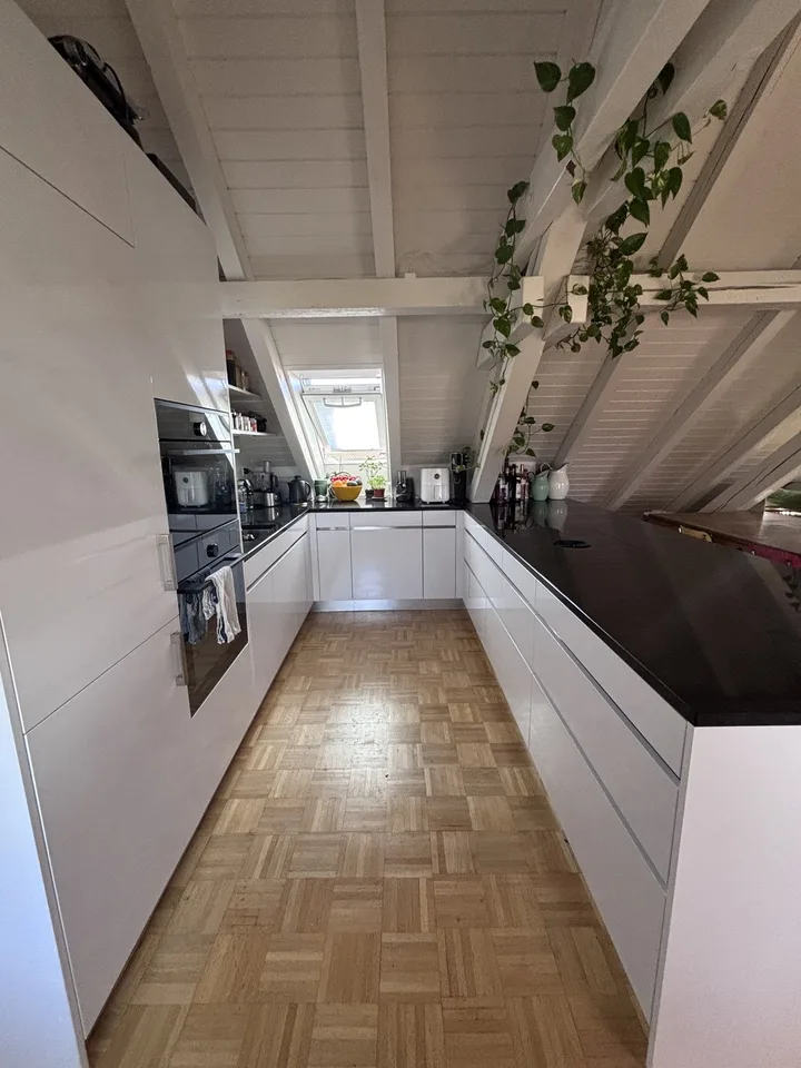 TEMPORÄR: Moderne, voll ausgestattete 3.5-Zimmer-Wohnung mit grosser Terrasse in Zürich Wiedikon (befristet)
