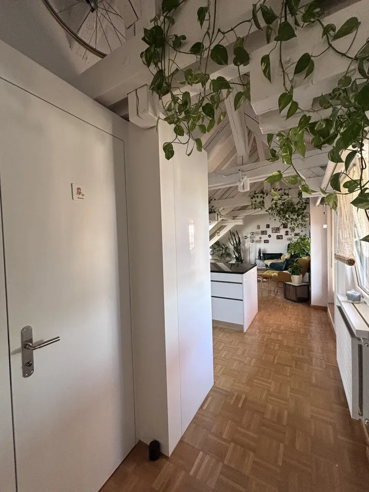 TEMPORÄR: Moderne, voll ausgestattete 3.5-Zimmer-Wohnung mit grosser Terrasse in Zürich Wiedikon (befristet)