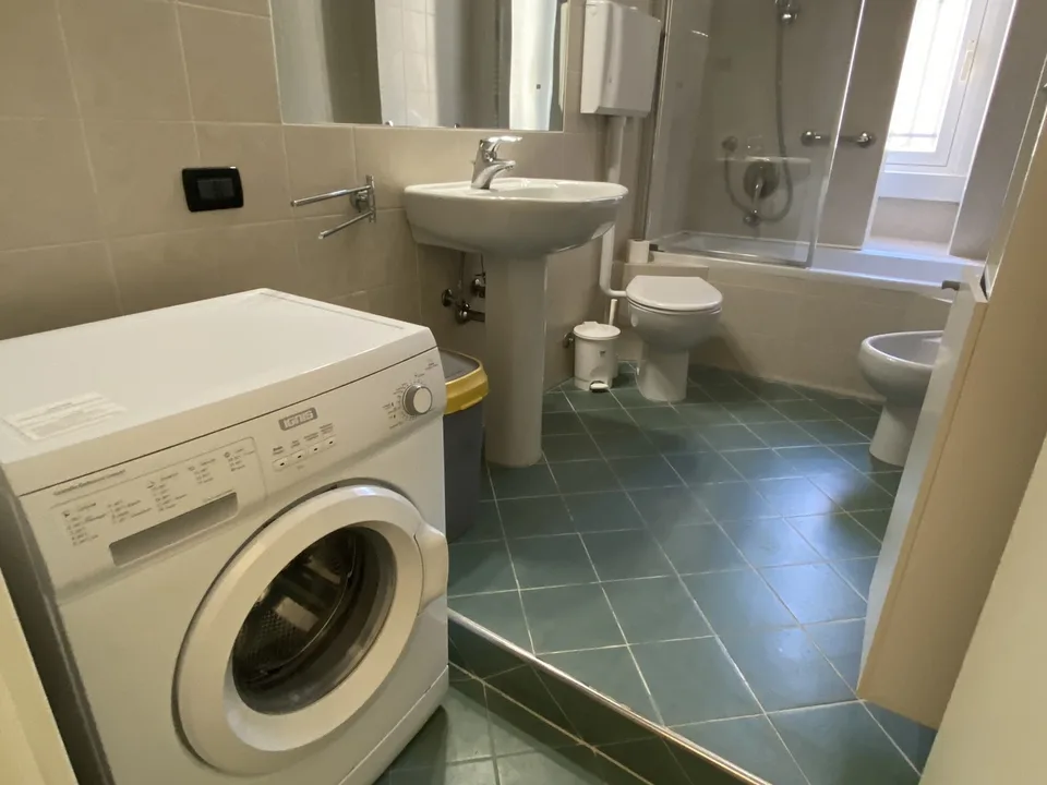Fully Furnished 1-Bedroom Apartment with Private Bathroom – Wartstrasse 2, 8032 Zürich