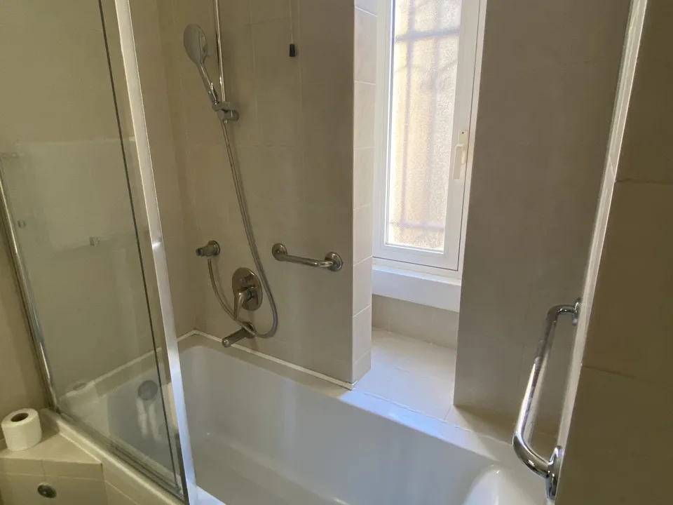 Fully Furnished 1-Bedroom Apartment with Private Bathroom – Wartstrasse 2, 8032 Zürich